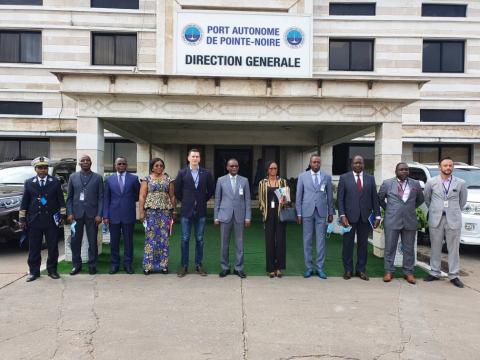 Photo de famille à l'issue de la visite du Port Autonome de Pointe-Noire